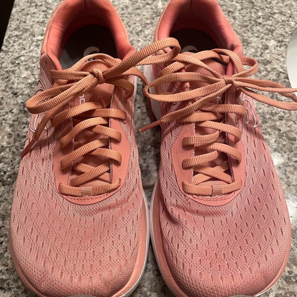 Women's Topo Atmos Running Shoes in Dusty Rose